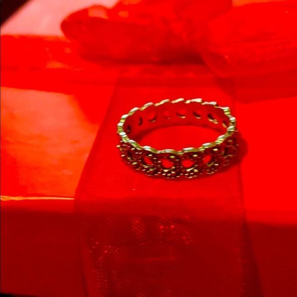 Jewelry - 3/$10 🔥Beautiful ring